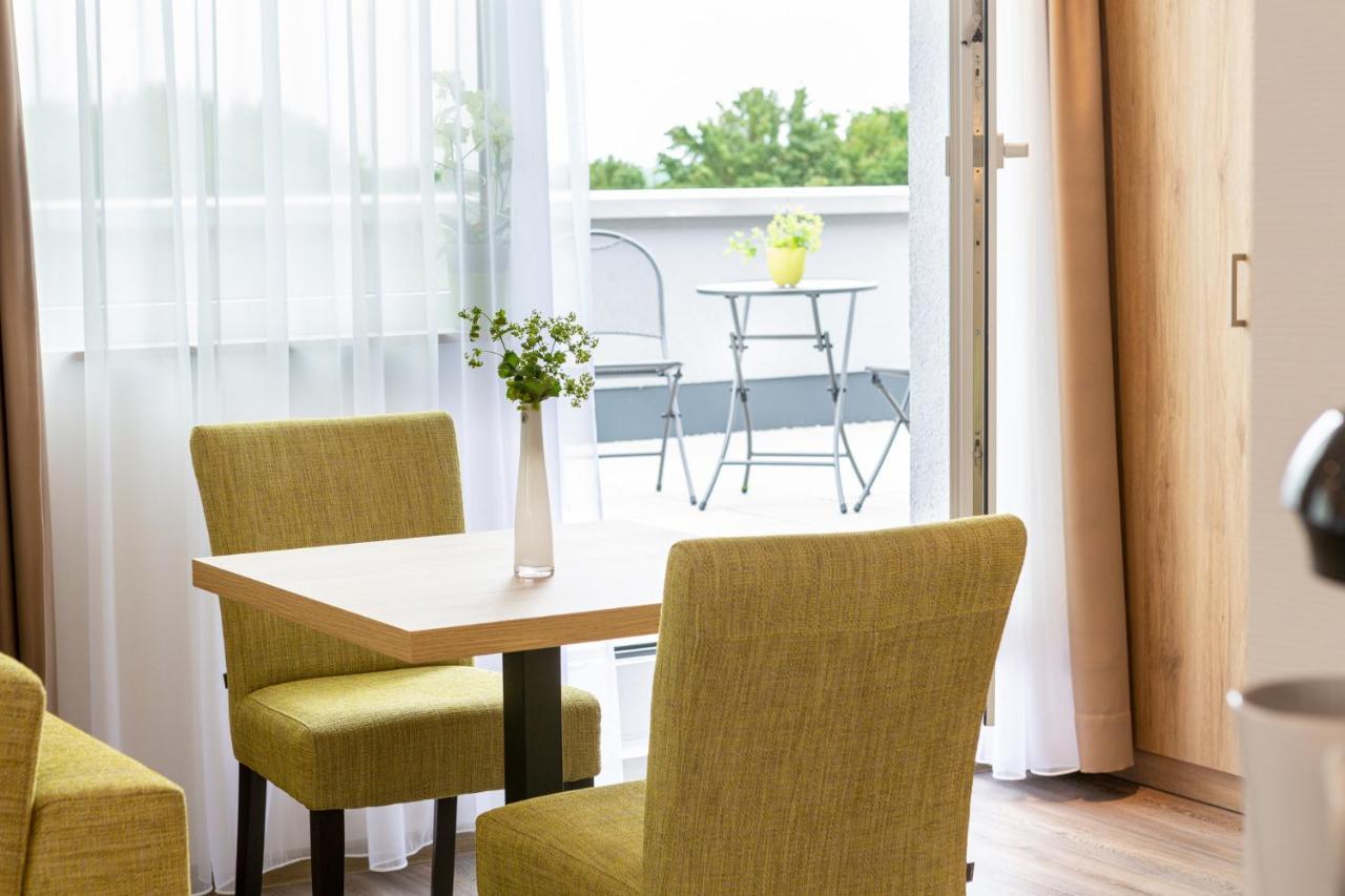 Aparthotel Am Pfaffenstein Klein-Winternheim Buitenkant foto